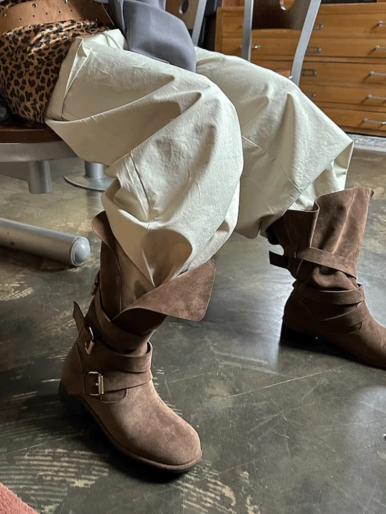 

Мотоциклетные ботинки Seoul с круглым носком, женские ботинки на плоском каблуке до середины икры с металлическими синими бархатной поверхностью, рыцарские ботинки до середины икры