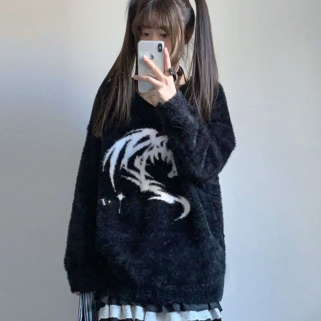 

Жаккардовый вязаный свитер 2025 с V-образным вырезом, длина миди, дизайн Mori Kei, эстетичная свободная посадка, женская верхняя одежда, мода