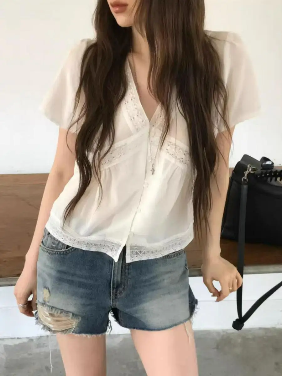 

Korean Style Lace V-Neck Slimming Short Sleeve Shirt Women's Top Dongdaemun Summer 2026 New Arrival Elegant Fashion