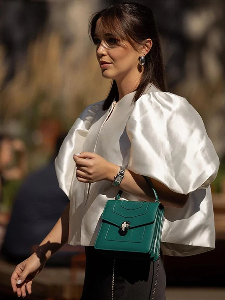 BWQ 새틴 퍼프 슬리브 짧은 탑 루즈 버블 슬리브 라운드 넥 셔츠 솔리드 컬러 여성 블라우스 여름 여성 의류