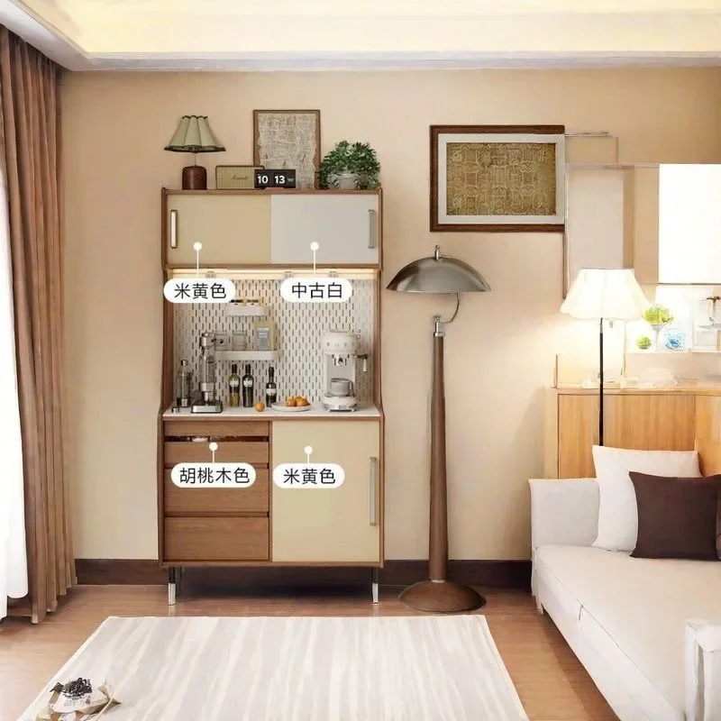 خزانة جانبية لتناول الطعام بتصميم عتيق فاخر وخفيف الوزن، وخزانة شاي مدمجة لتخزين المياه على الحائط