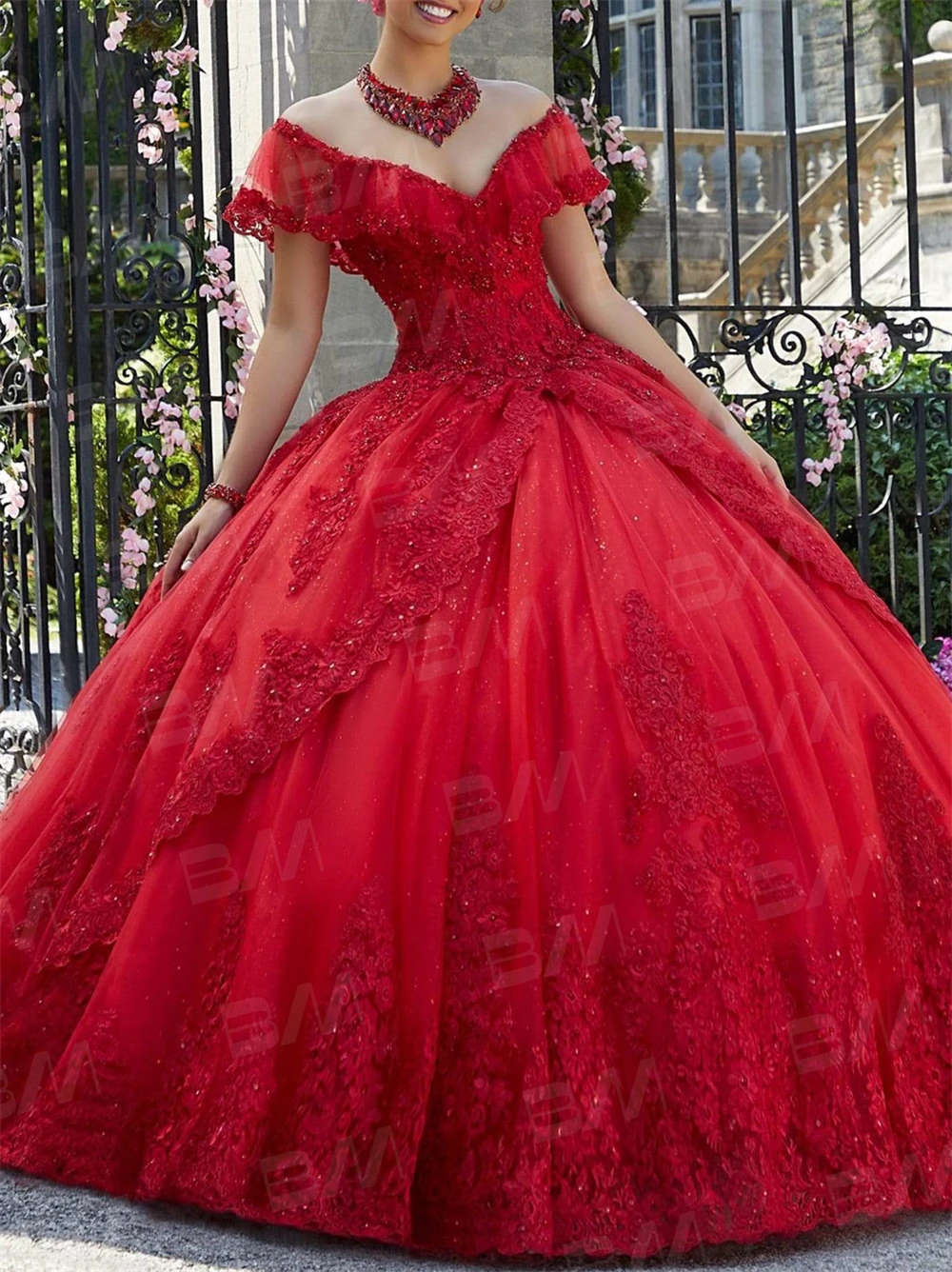 Abiti da cocktail Abiti da ballo in rilievo di pizzo con spalle scoperte Tulle Ballgown Abito stile Quinceanera 2023 Abiti da 15 Quinceañera