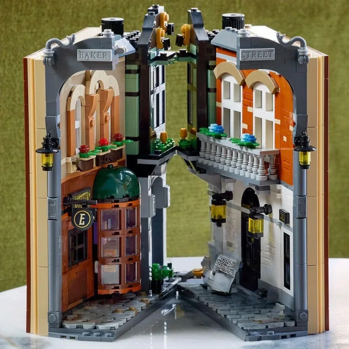 The new Sherlock Holmes Conspiracy World Bookshelf building block brick model decoration 10351 children's toys Holiday gifts