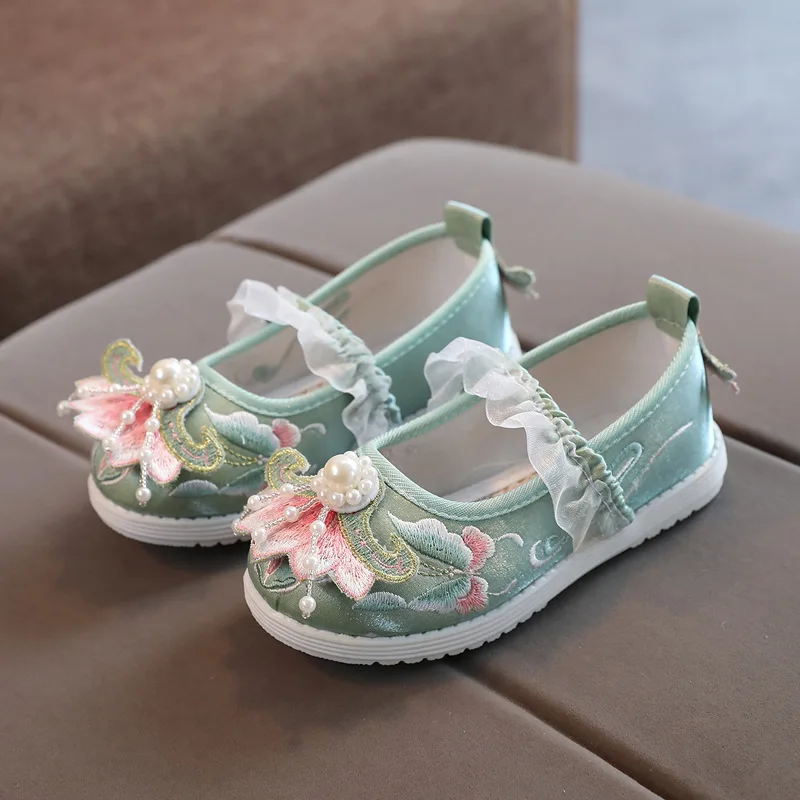 Zapatos planos de tela bordada para niña, zapatillas de princesa para fiesta, Festival Hanfu, estilo chino