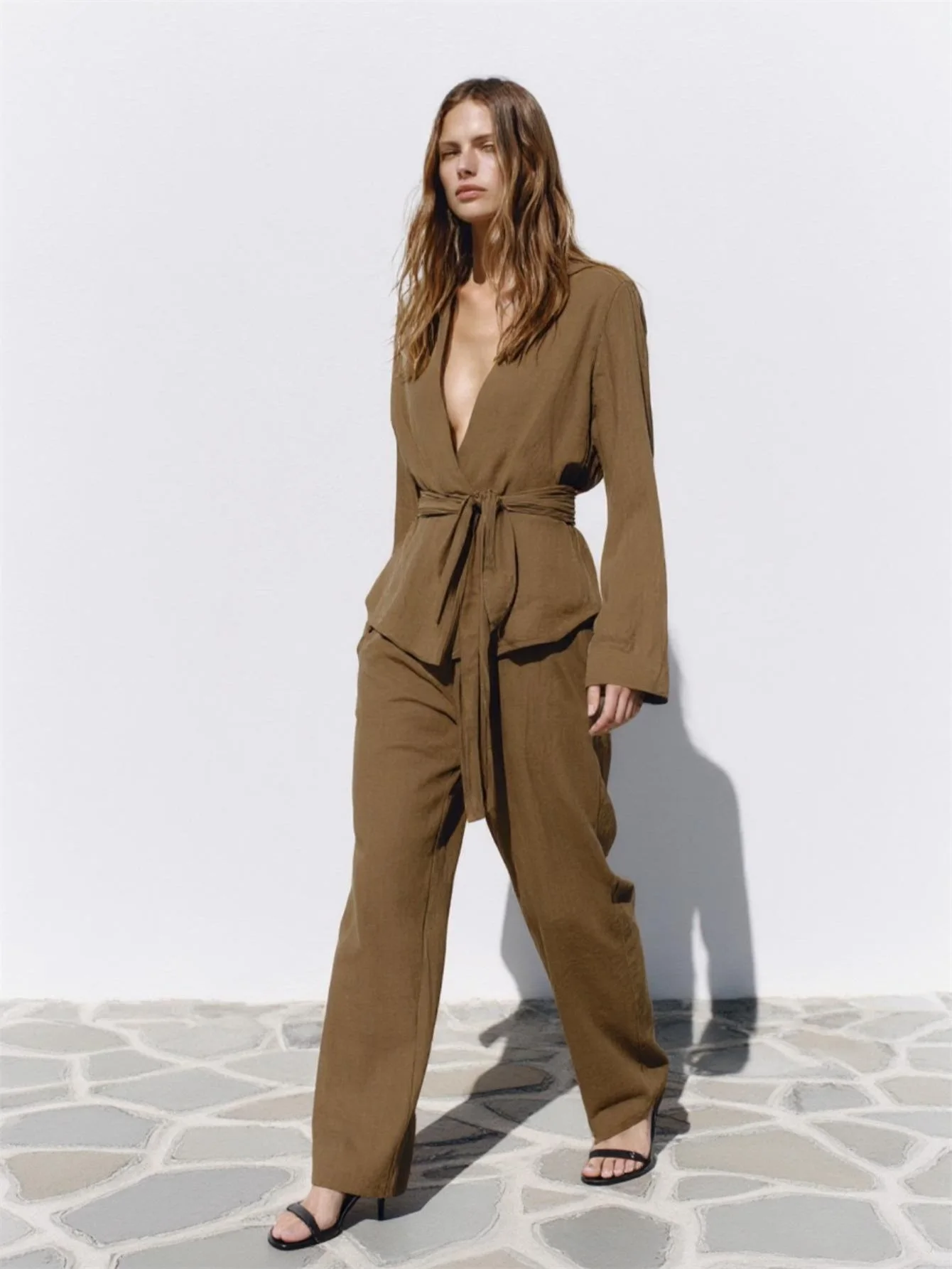 قميص نسائي طويل الأكمام برقبة على شكل حرف V للخريف والشتاء، كاجوال فضفاض مناسب بتصميم عادي