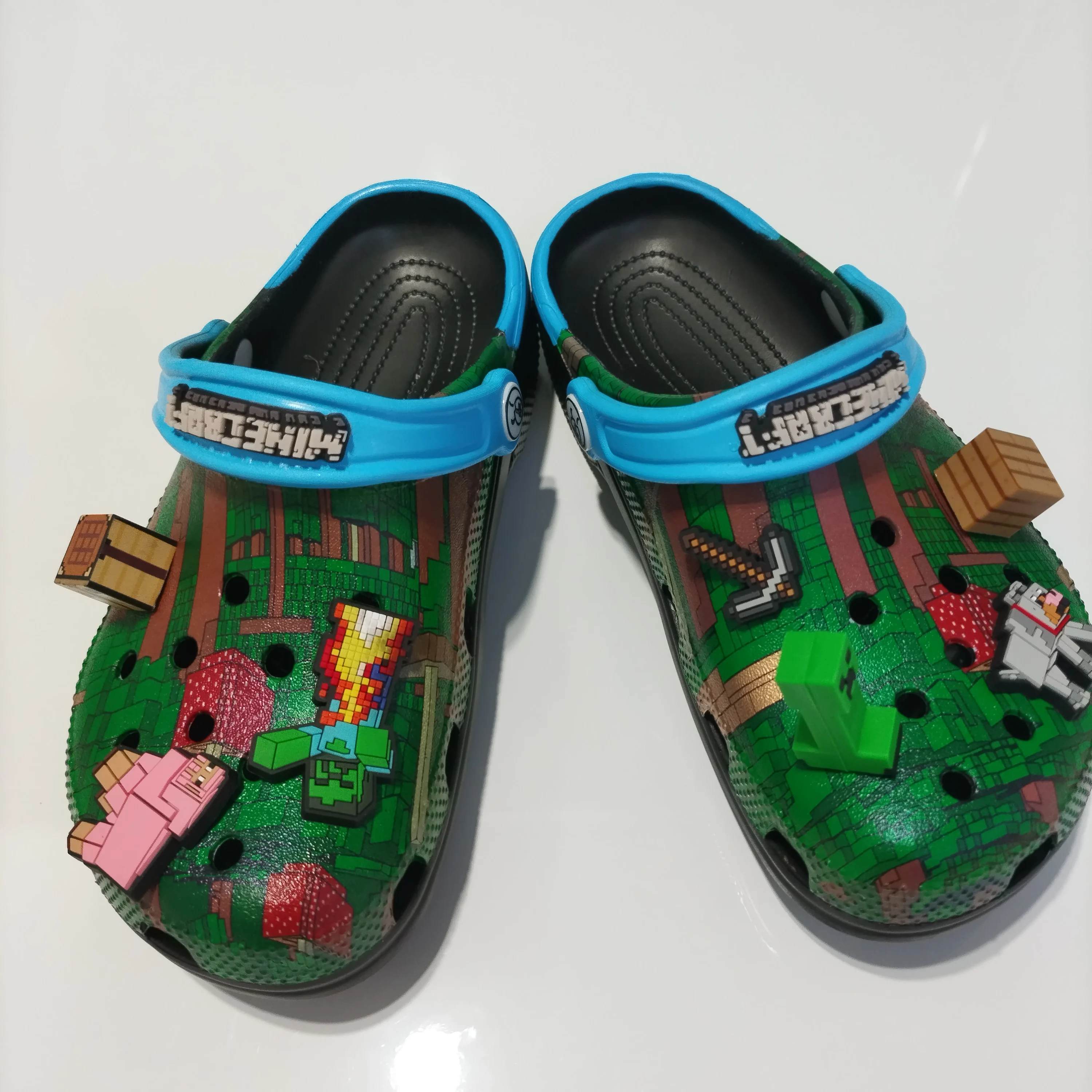 

2025 My World New Green Hole Shoes Cartoon Characters Summer Cute Slippers Anti Slip Soft Soled Men'S And Women'S Sandals Gift