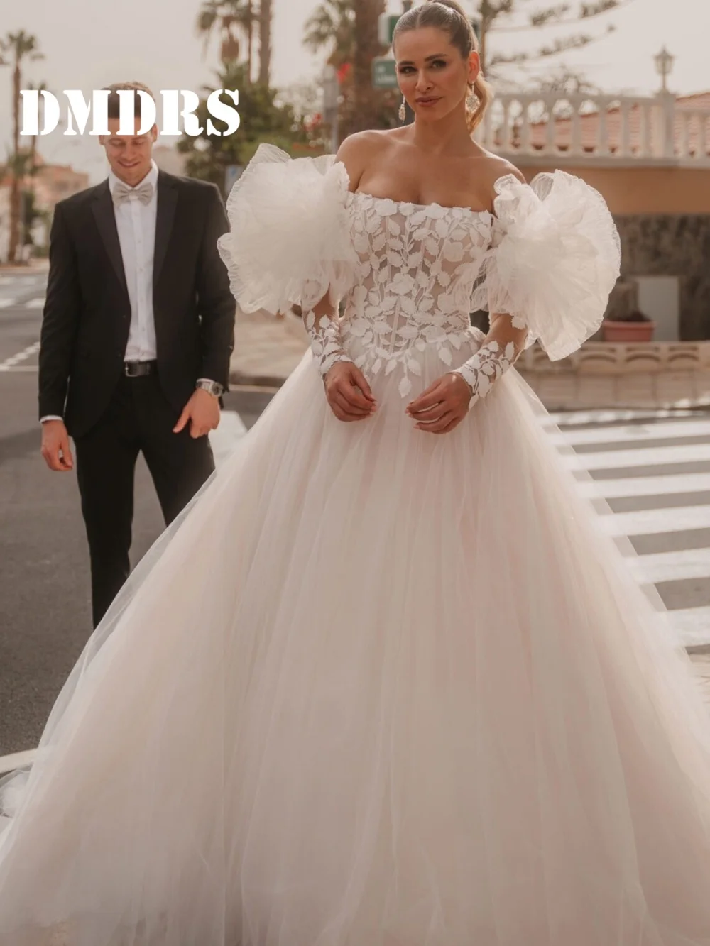 

Charming Sweetheart Wedding Dresses Elegant Sleeveless Bridal Gowns Graceful Appliqué Floor-Length Wedding Gowns Vestidos De Nov
