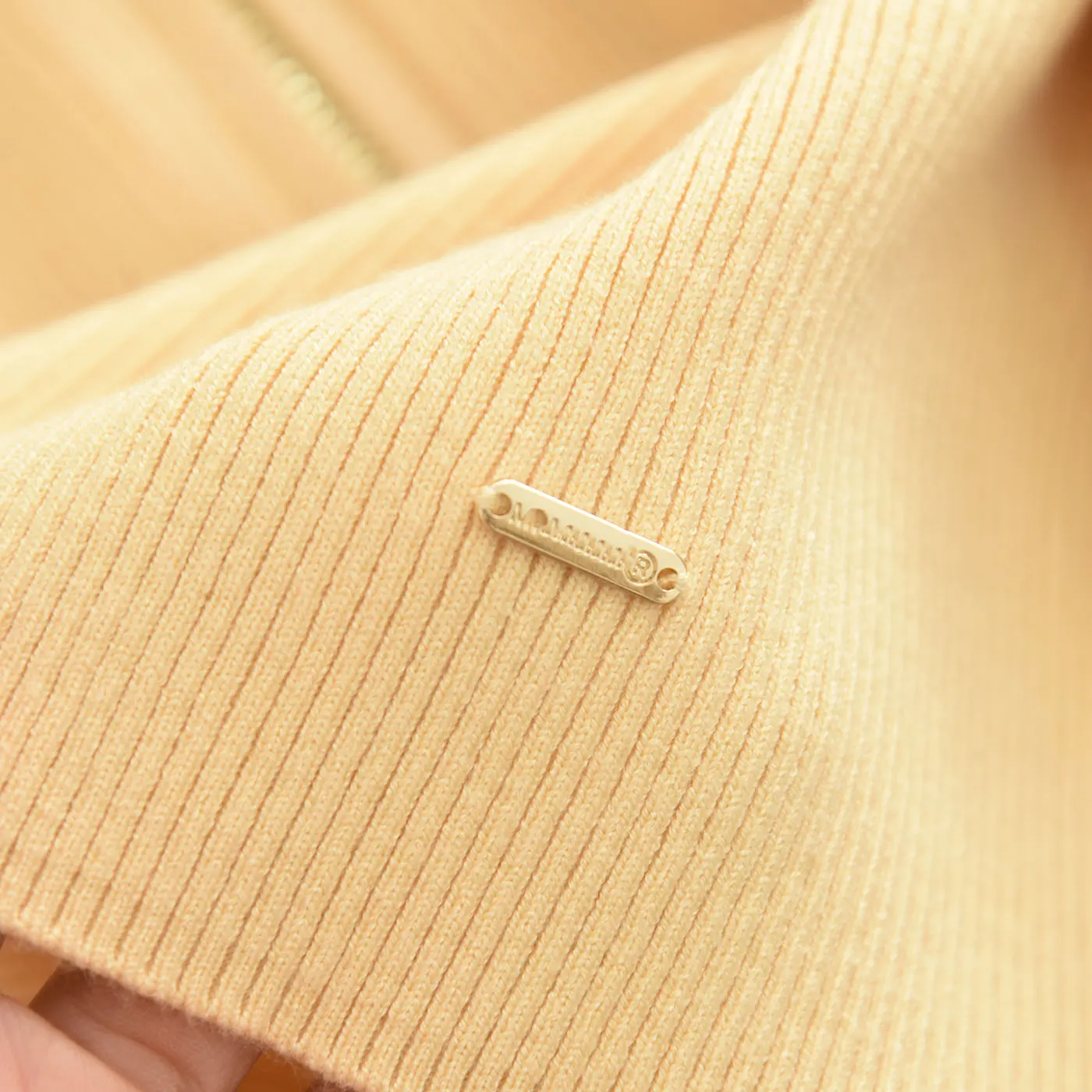 Ultra-White Yellow Knitted Sweater Spring 2026 Drawstring Hood Simple Slimming Zipper Cardigan Casual Style Long Sleeve Knitwear view 4