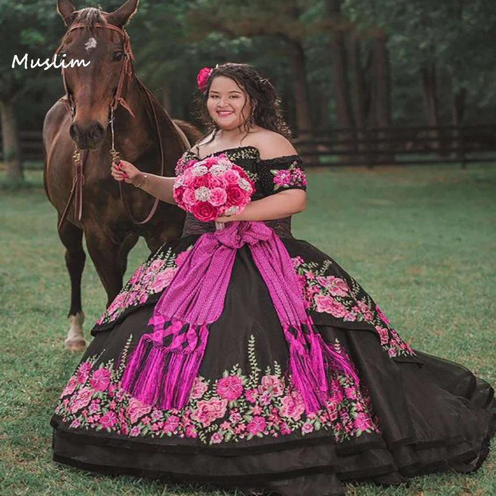 Vintage schwarzes mexikanisches Quinceanera-Kleid in Übergröße, schulterfrei, Blumenstickerei, Korsett, Vestidos de 15 Años, individuell gestaltet