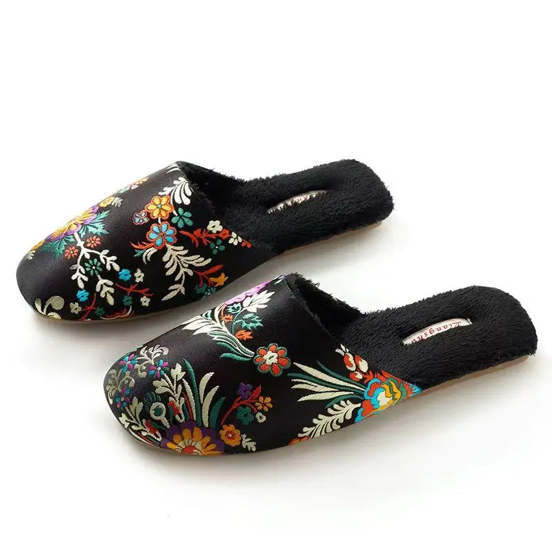 2024 New Women\'s Autumn Winter Embroidered Cotton Slippers Soft Sole Non Slip Plush Warm High Quality Home Silk Slippers