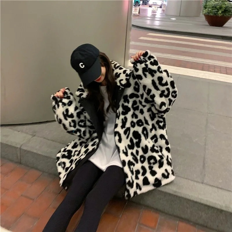 Cappotto di moda a maniche lunghe con risvolto con stampa leopardata di mucca tendenza in pelliccia sintetica calore su entrambi i lati 2022 giacca invernale da donna nuova giacca carina