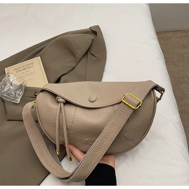 

Premium Sense Large Capacity Bag Women 2026 New Fashion One Shoulder Casual Messenger Handbags Temperament Commuter Dumpling Bag