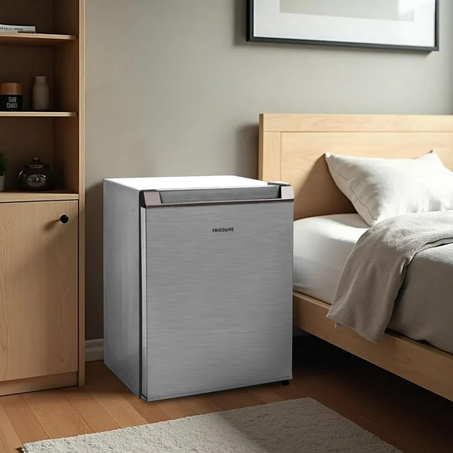 ثلاجة صغيرة بباب واحد EFR180 سعة 1.6 قدم مكعب من الفولاذ المقاوم للصدأ للاستخدام المنزلي أو المكتبي الحديث بتصميم مدمج مع موفر للطاقة