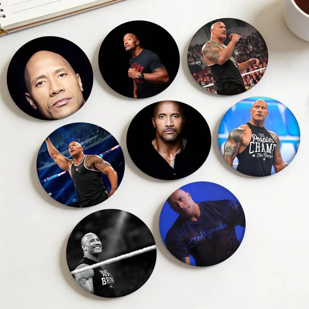 1 Stück The Rock Face Dwayne Cartoon-Stil Abzeichen Broschen für Rucksackdekoration Runde Emaille-Pins für Accessoires