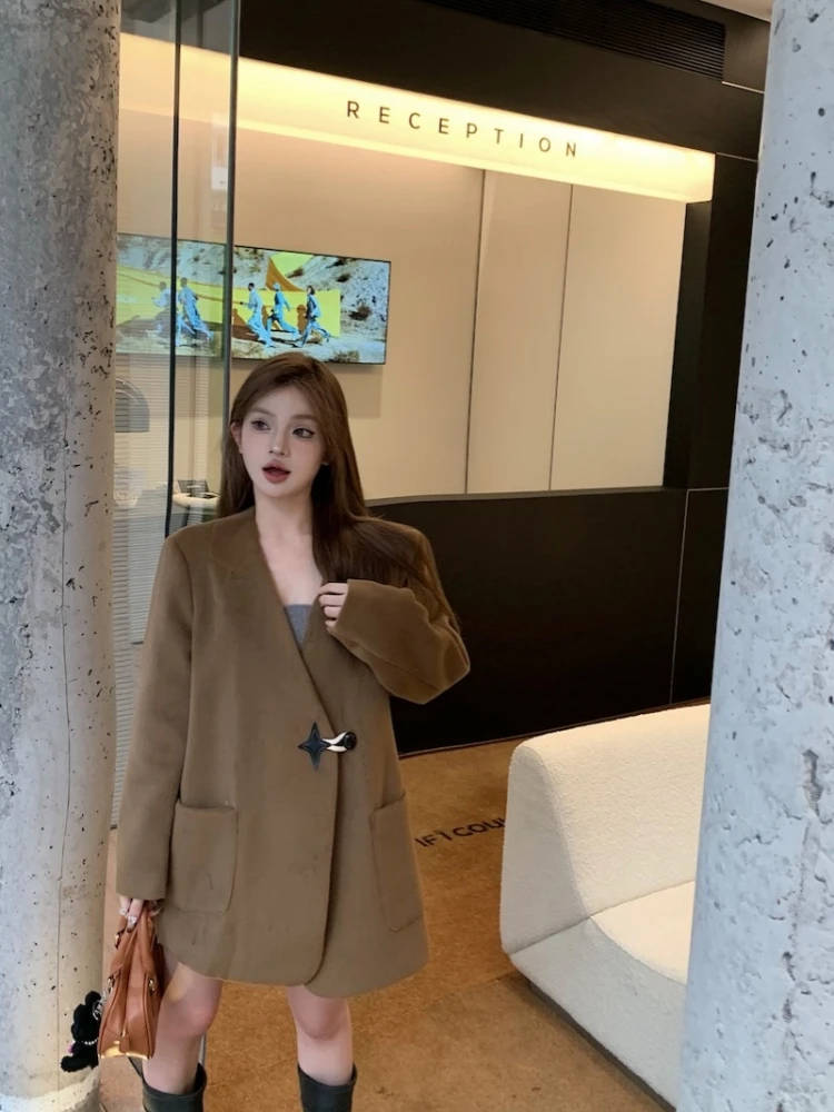 

UNXX Sophisticated Khaki Blazer for Women: Autumn Winter 2023 New Thickened Padded Loose Mid-length Elegant Top Female Lady Coat