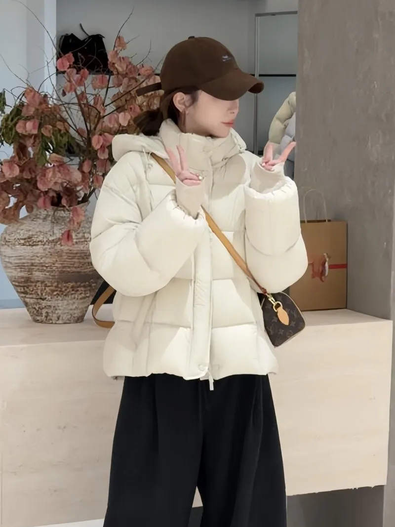 

Cloud Doughnut Women's Short Puffer Jacket Hooded Duck down Thickened Winter Warm Casual Loose Fit Windproof Zipper Closure