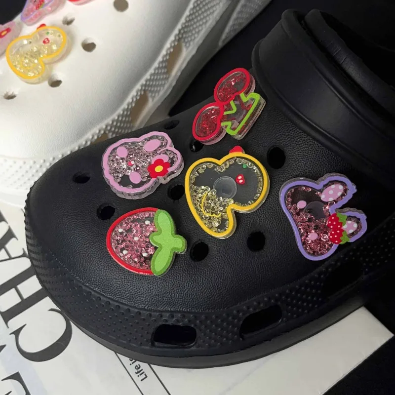 귀여운 색상 흔들어 이동 악어 장식을위한 라인 석 진주 구두 매력 나막신 핀 정원 샌들 슬리퍼 액세서리 소녀 선물