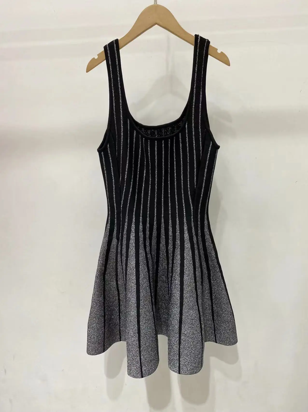 Stylish vertical striped sleeveless halter dress black knitted tinsel striped stretchy Slim A-line women\'s dresses 2024 new