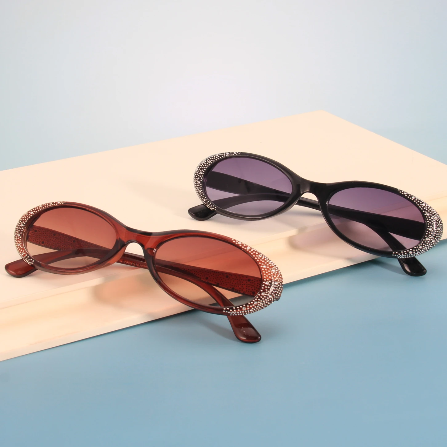 Gafas de montura pequeña con forma de ojo de gato y diamantes de imitación elegantes de gama alta europeas y americanas para mujer, gafas decorativas para vacaciones en la playa