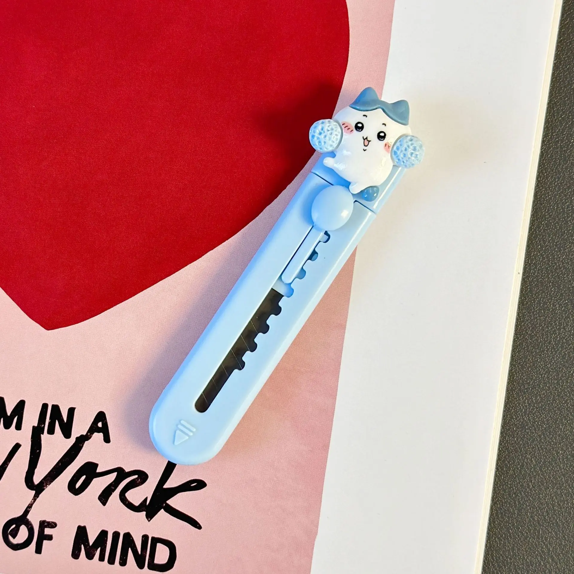 ckw Mini-Universalmesser Niedliches Usagi Hachiware Einziehbares Kartonmesser Tragbares Kleines Kunstmesser für Umschläge & Pakete – Detail 5