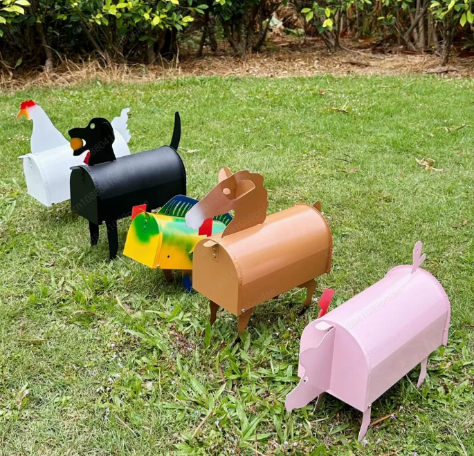 Suitable for Metal Wrought Iron Garden Outdoor Chicken Mailbox Ornament