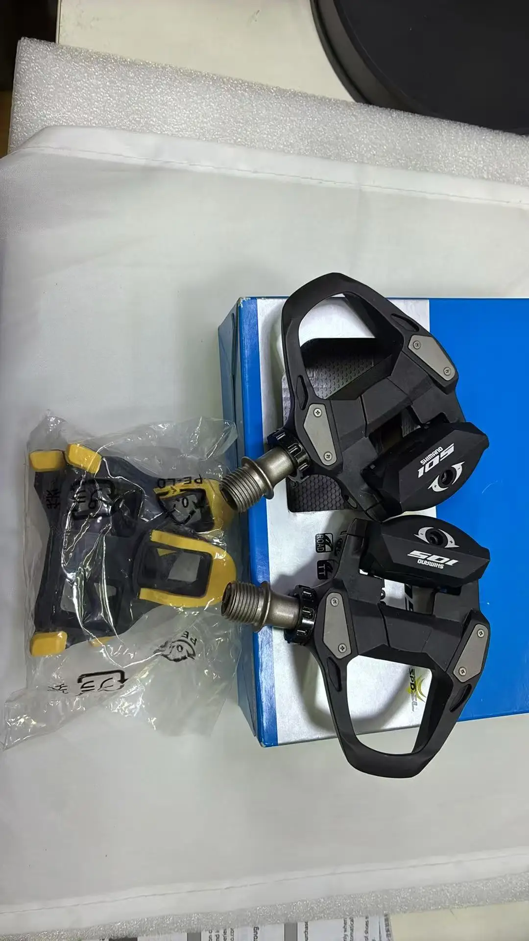 Shimano with SH11 Cleats Set 105 Carbon Road Pedals - PD-R7000 SPD-SL Lightweight Free shipping view 3