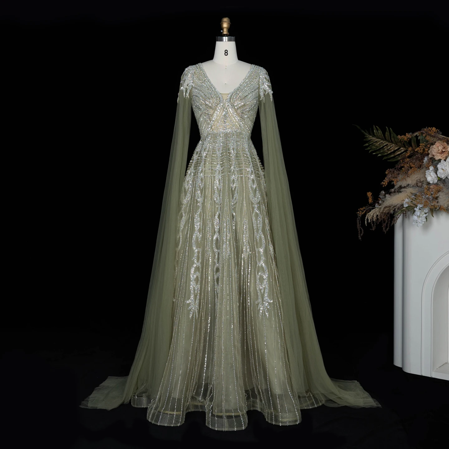 Sharon Said Luxuriöses grünes Abendkleid mit V-Ausschnitt, langen Tüll-Cape-Ärmeln, aufwendig mit Perlen verziert, für formelle Anlässe und Partys, SS073, nach Maß – Detail 4