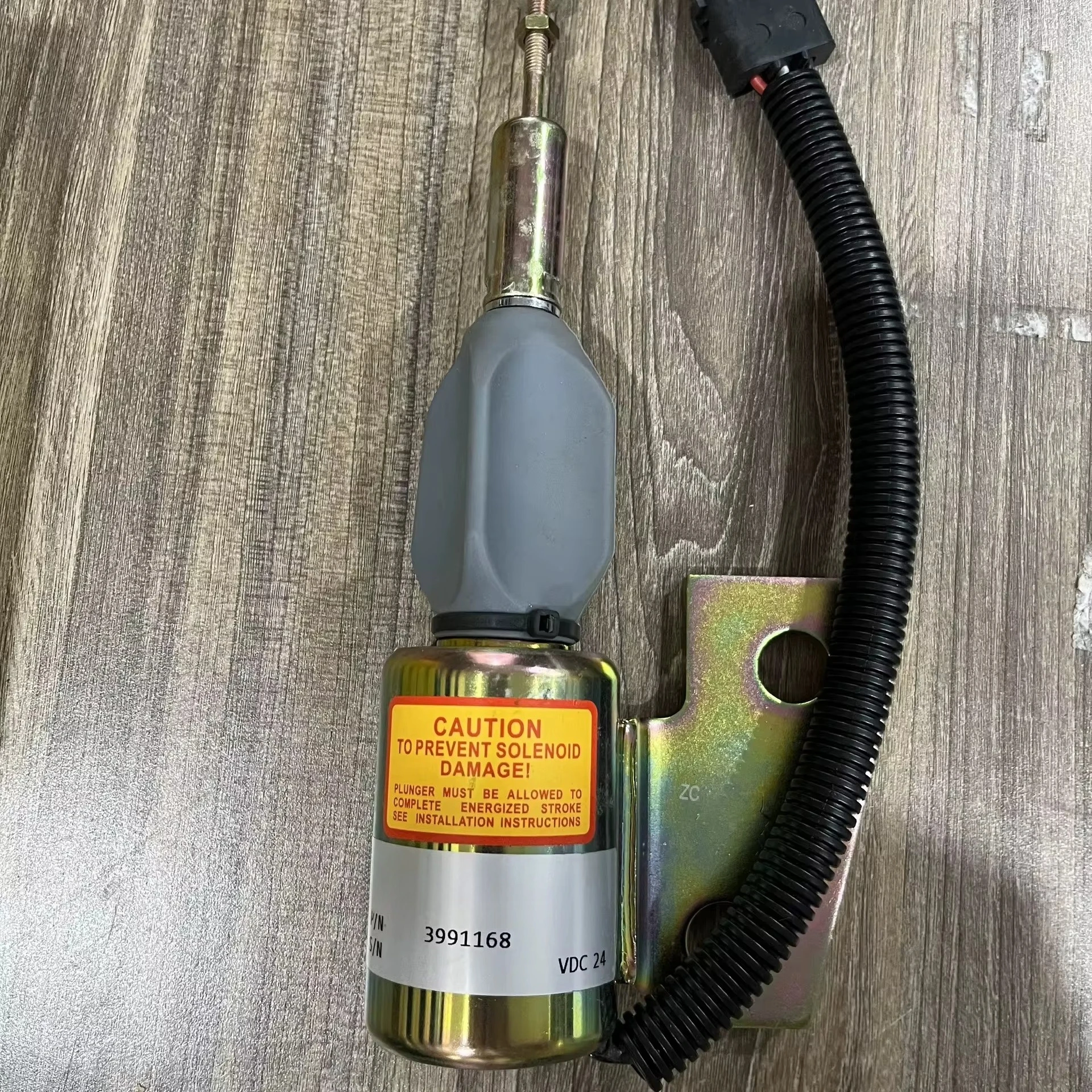 3991168 24V صمام الملف اللولبي لإغلاق محركات الديزل الصناعية / الحفارات