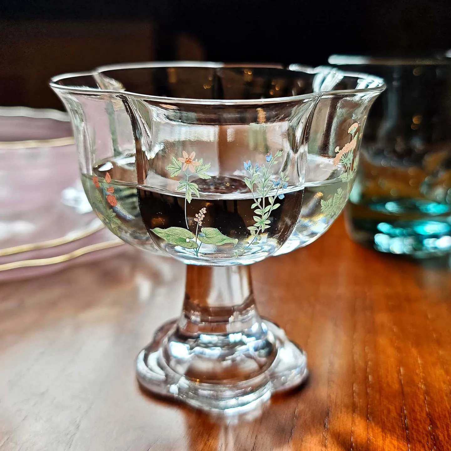 

Petal Shaped Ice Cream Glass Goblet Bowl,Stemmed Dessert Cup Cold Drinks Glass C, Yogurt & Smoothie Glass Cup Bowl