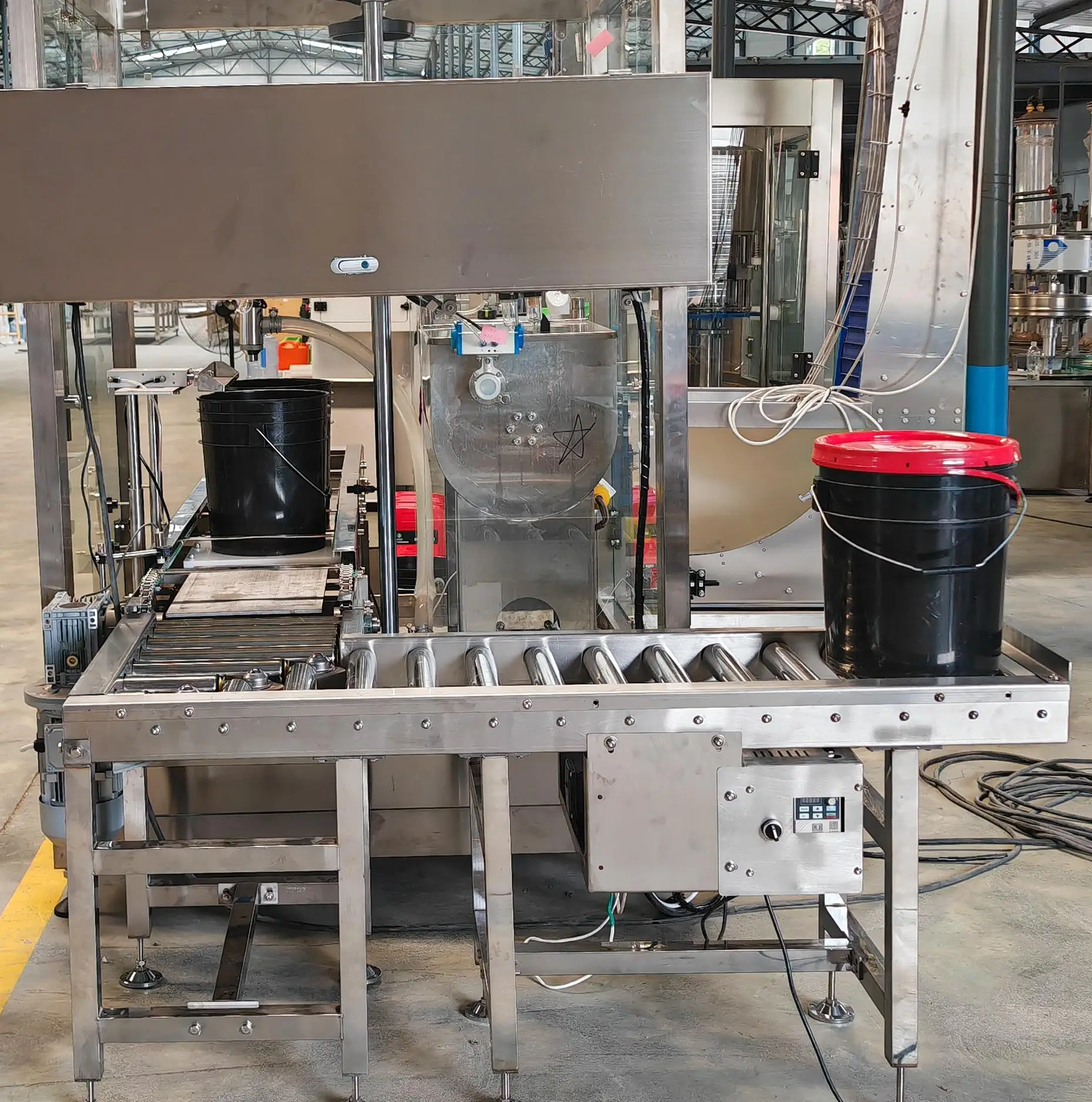 Automatic Weighting 4 Heads Servo Motor Jerrycan Thick Liquid Filling Machine Edible Cooking Corn Oil Bottling Sealing 18L