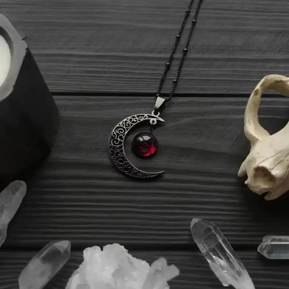 New Simple Gothic Crescent Moon Necklace Dark Style Red Moon Punk Pendant Wiccan Amulet Half Moon Jewelry Women's Party Favors