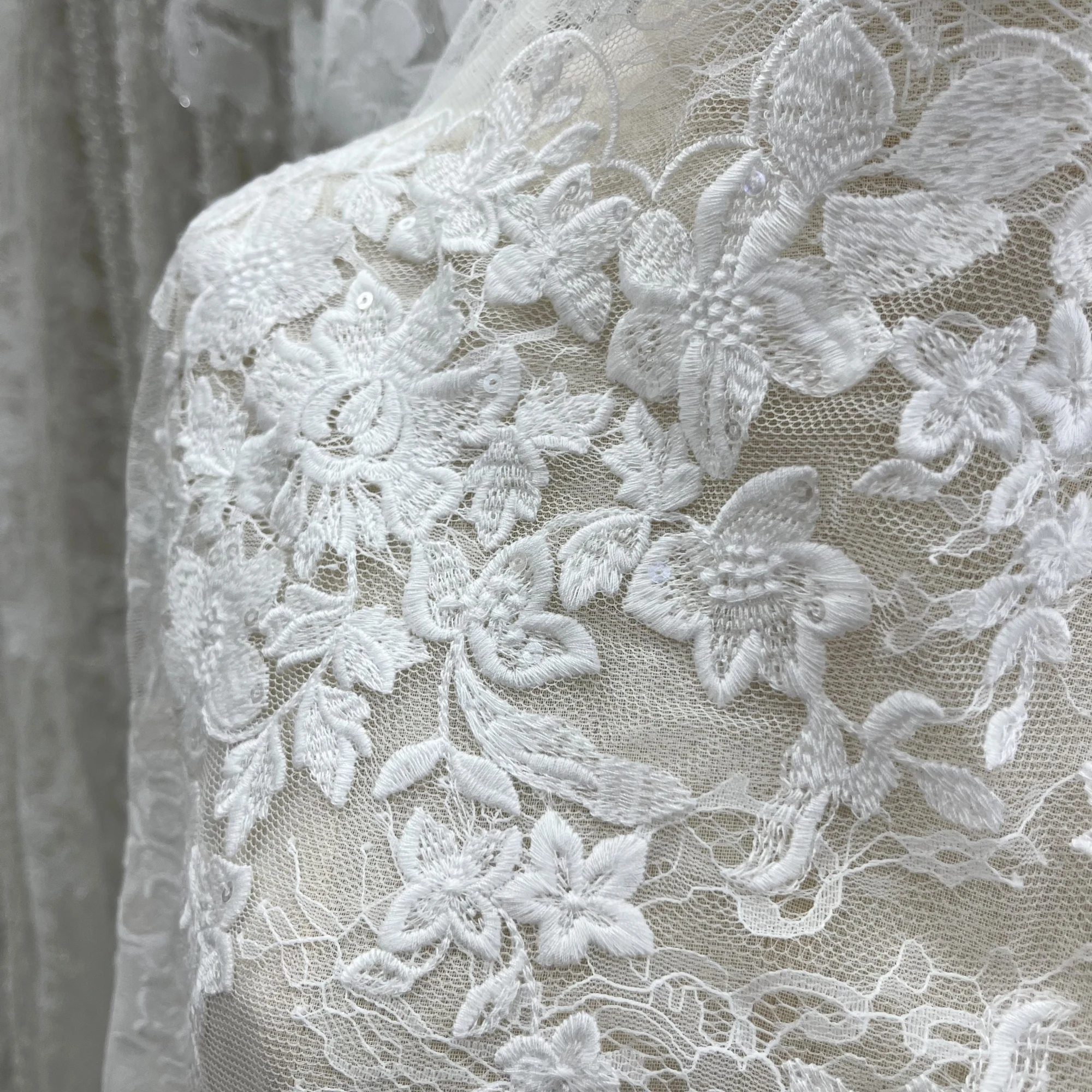 Новая высококачественная французская кружевная вышитая ткань с блестками, дизайн платья, кружевная ткань