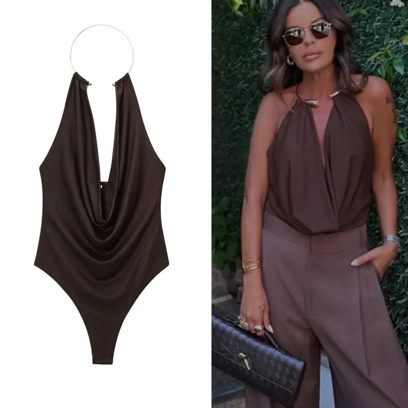 ملابس نسائية صيفية علوية مع ظهر مفتوح مثير مع رسن مطوي مجوهرات وقلادة بنية على طراز الشارع بدون أشرطة
