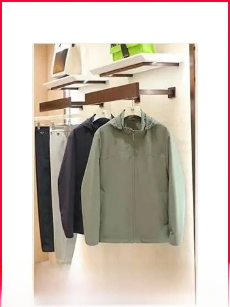 

Lightweight Outdoor Men's Fashion Jacket with Hood And Sealed Stitching in Three-Resistant Fabric Standard Fit Casual Style
