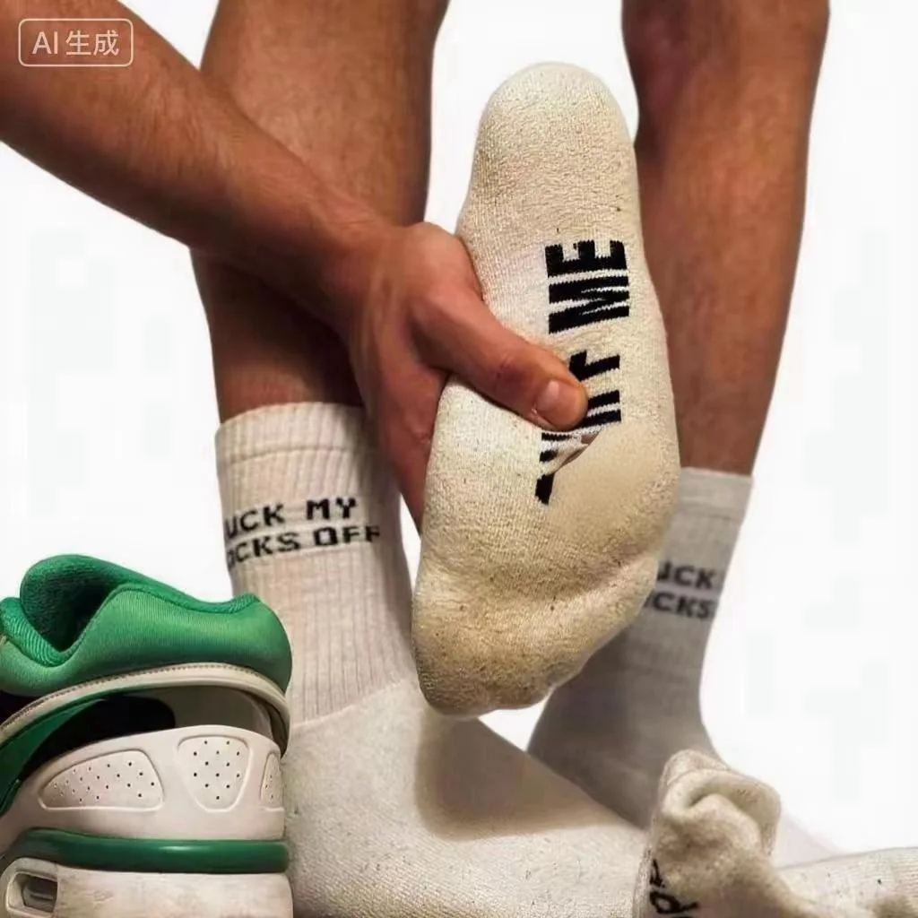 

Hot White Letter Top pattern Party Sock Men Sports Tube Streetwear Striped Socks Comfortable