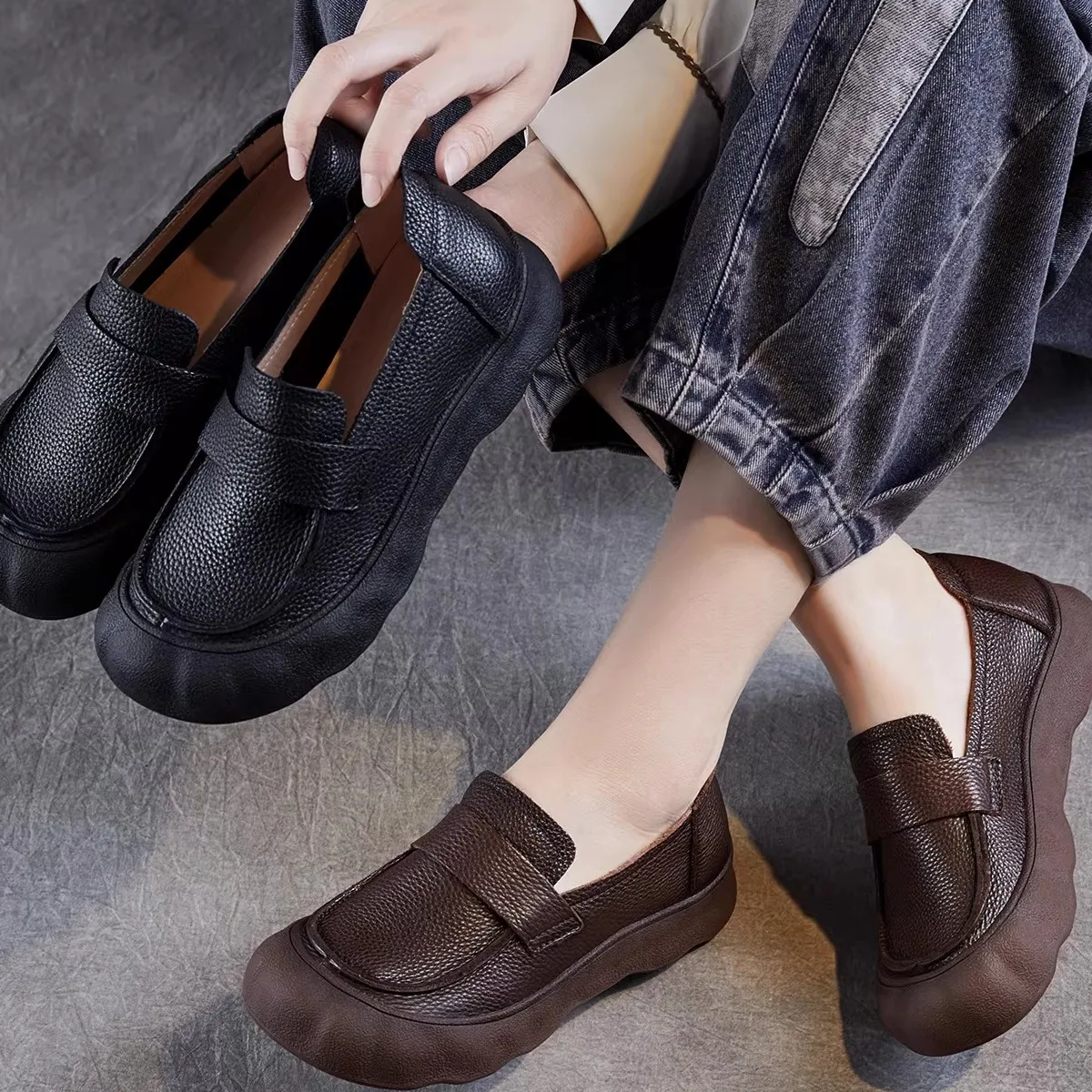

Comfortable Soft Bottom Flat Leather Single Shoes Women's Slip-On Mom Shoes Retro Style Breathable Rubber Sole Casual Footwear