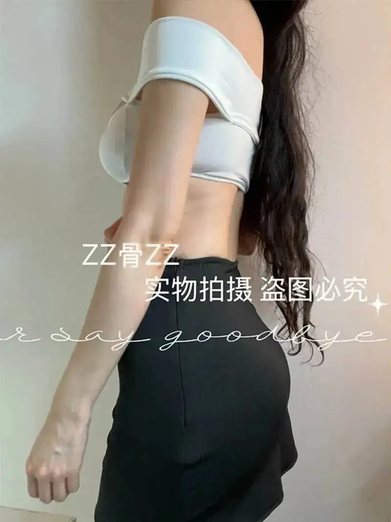 เสื้อยืดเปิดไหล่เดียวแบบเซ็กซี่สไตล์เกาหลี พร้อมเดรสผ่าข้าง ดีไซน์หรูหรา หวานละมุน แฟชั่นใหม่สำหรับผู้หญิง ฤดูใบไม้ผลิ 2025 รุ่น H29