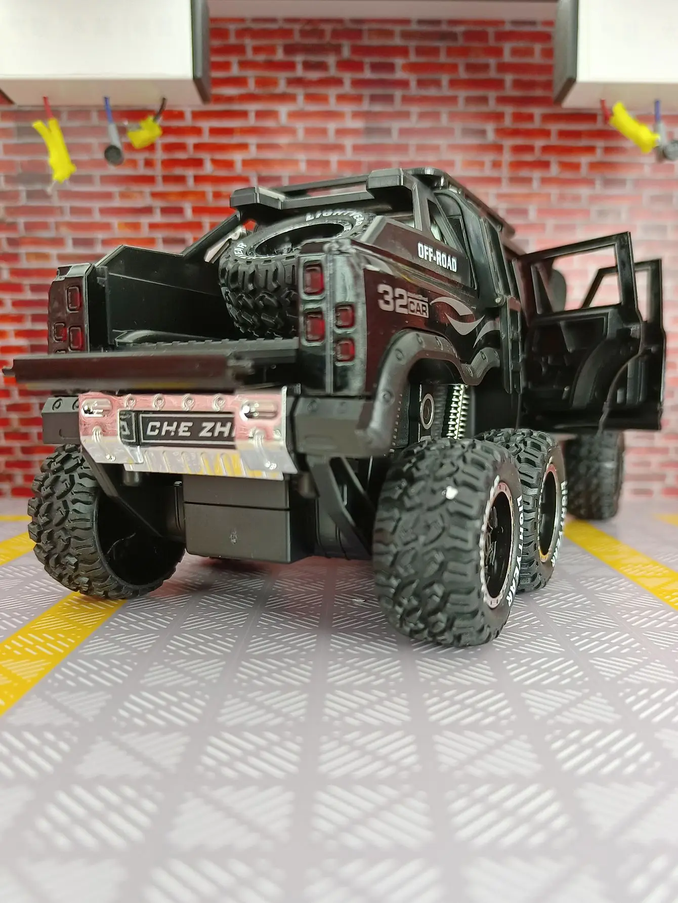 Simulación 1:24, adorno de modelo de coche de aleación modificado Land Rover Defender para colección, puertas y capó de motor, maletero se puede abrir