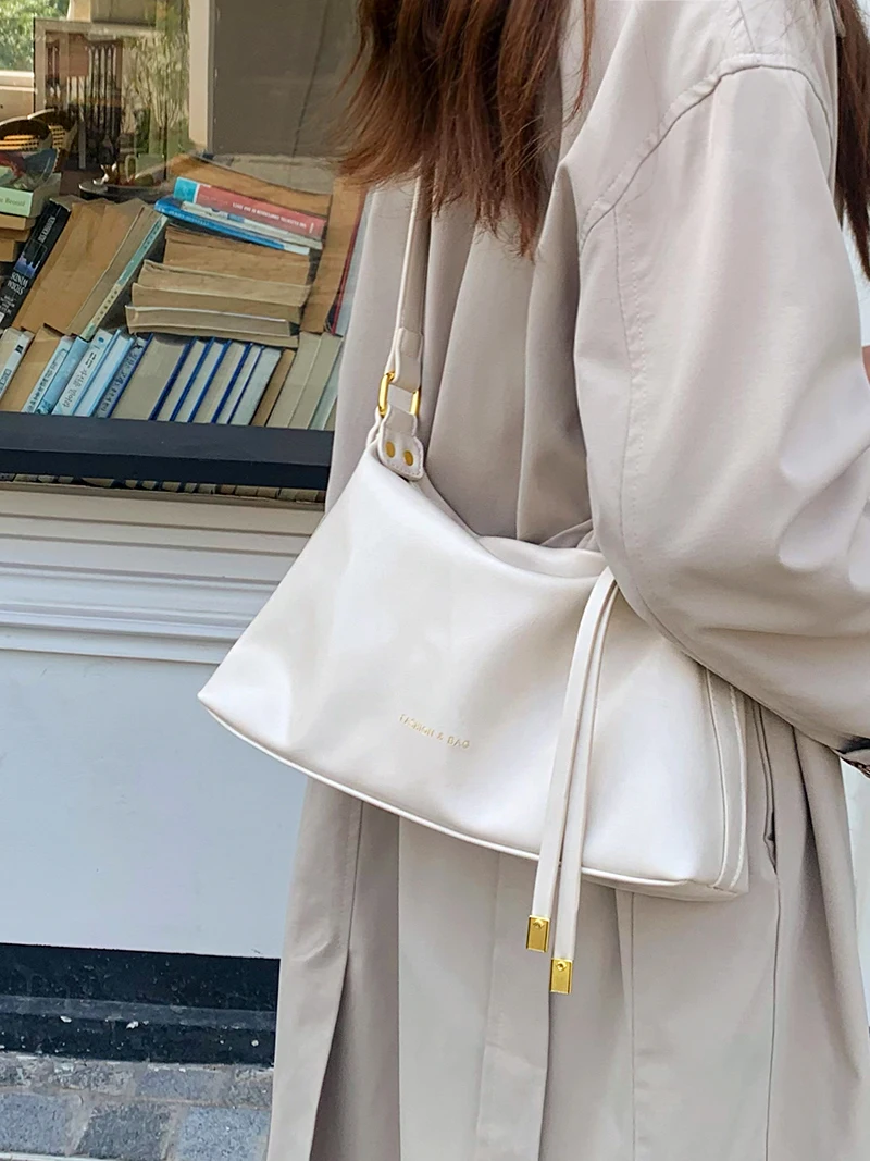 

PU Leather Satchels Tote Bag Black White Crossbody Bag New Commuter Bag Women's Soft One Shoulder Large Capacity Bag