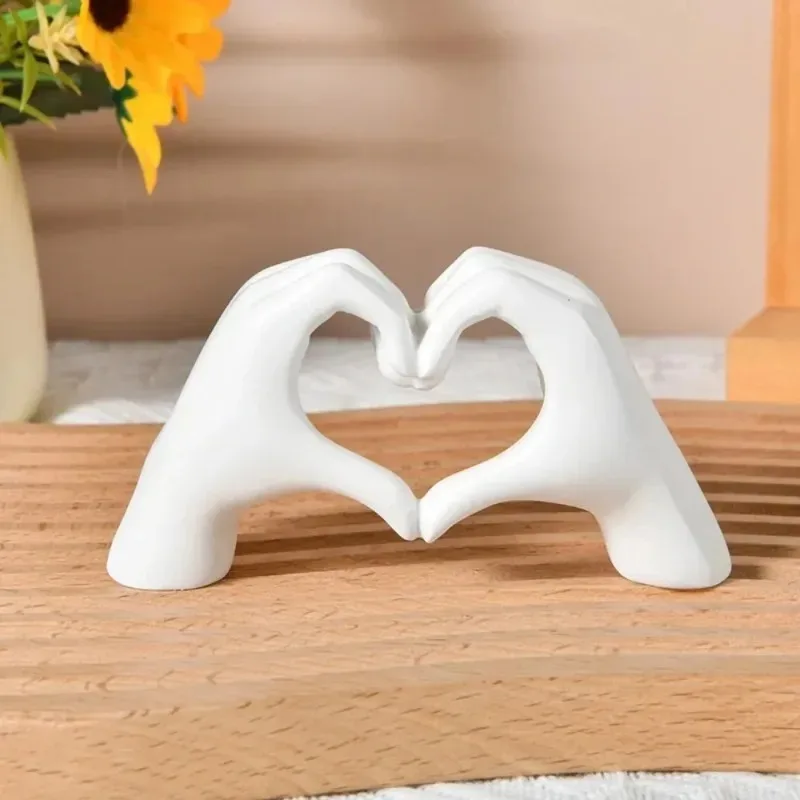 1PC Modern Love Heart Hand Figurine Finger Gesture Sculpture Home Desktop Shelf Bedroom Ornament
