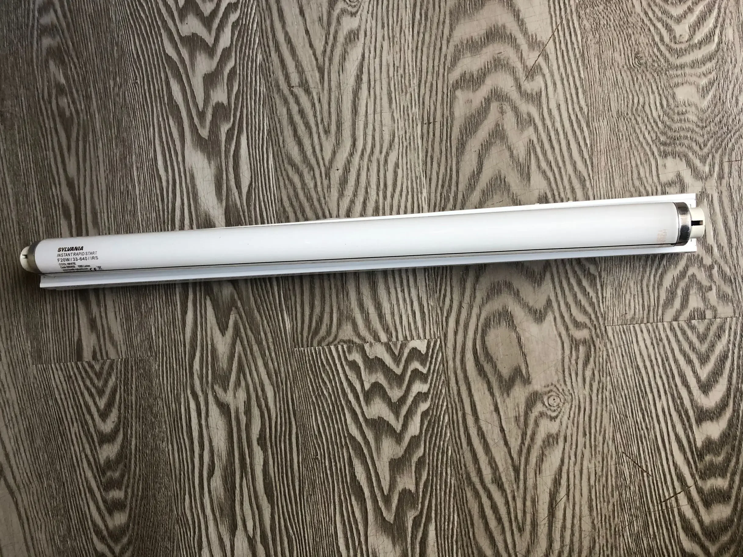 

Патрон лампы T8 для цветных ламп 18/20 Вт, подходит для ламп 60 см, 36/40 Вт, подходит для патрона лампы 1,2 м.