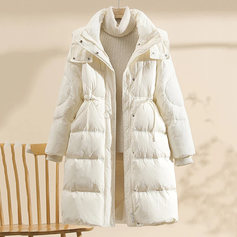 เสื้อแจ็คเก็ตขนเป็ดสำหรับผู้หญิงแบบยาวคลุมเข่า มีฮู้ด ผ้าหนา อุ่น เหมาะสำหรับฤดูหนาว มีเชือกผูกเอว สีขาว