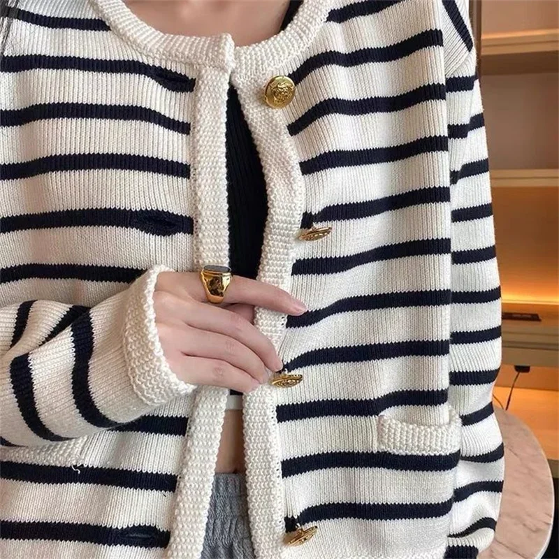 White Red Striped Knitted Sweater Womens 2024 Short Cardigan Long Sleeve Top Korean Fashion 2 Colors Oversized  PH291