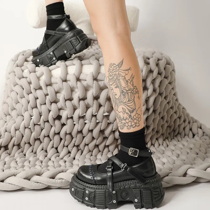 Gothic Mary Jane für Frauen gekreuzte Knöchel riemen Plateaus chuhe runde Zehen dicken Boden weibliche Schuhe Punk Metall dekoration