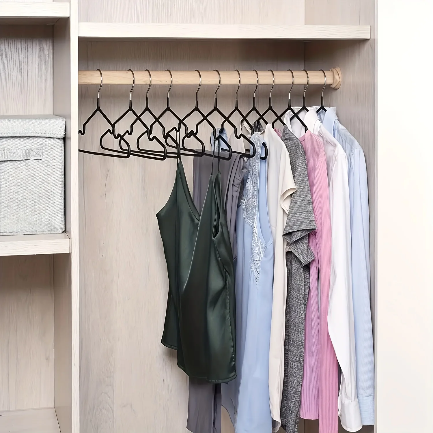 

Heavy Duty Non-Slip Hangers – Space-Saving Slim Hangers for Wardrobe, Closet & Laundry Room