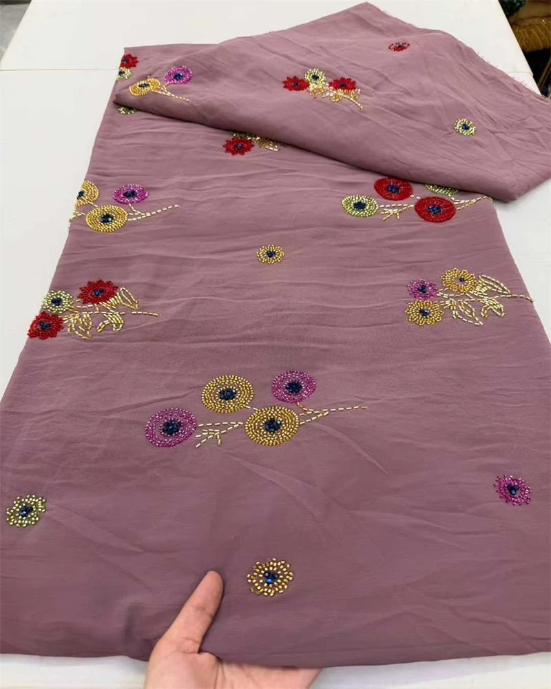Tecido de costura de algodão de verão com pequenos pontos jacquard florais frescos e finos, fazendo roupas infantis