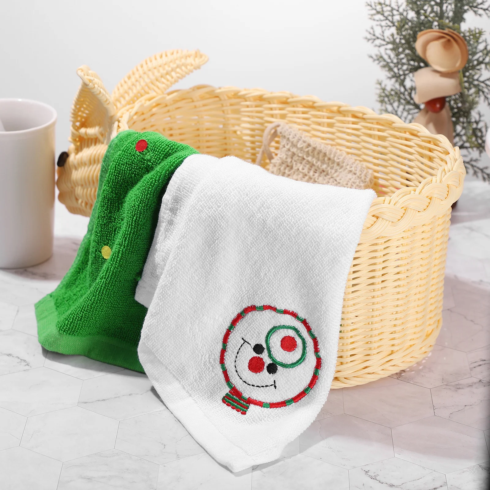 

2pcs Christmas Cotton Hand Towels Christmas Hand Holiday Decor Xmas Wash Cloth Face Towel Cake Modeling Towel