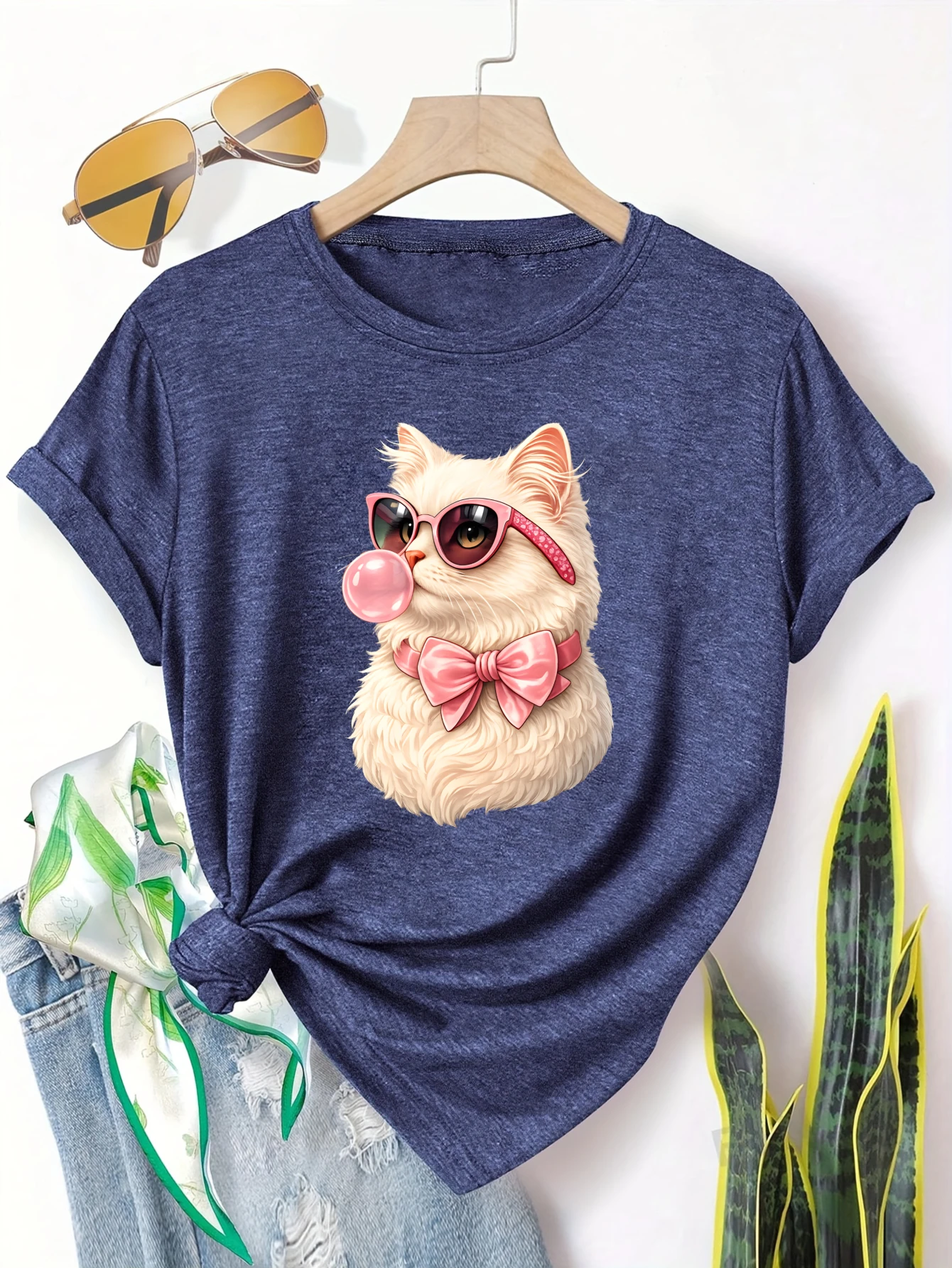 

Женская футболка больших размеров с коротким рукавом, с изображением милого кота в солнцезащитных очках и бантом, из мягкой и удобной ткани, летняя одежда для женщин.