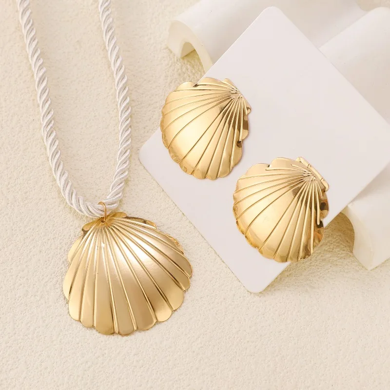 Summer New Ocean Fan Shell Pendant Earrings Necklace Set Wholesale of Fashionable Women\'s Beach Parties, Trendy Leisure Jewelry