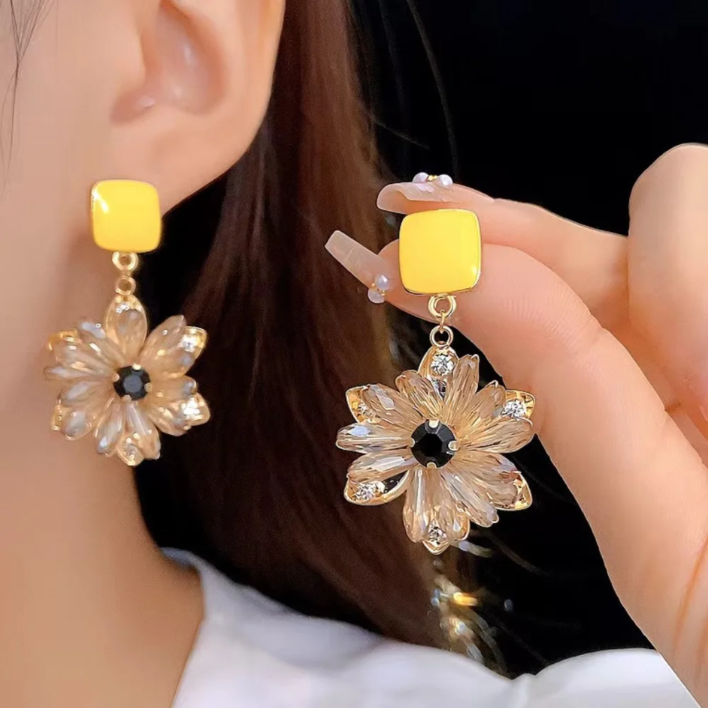 أقراط البتلة الإبداعية. الطراز الريفي القديم والعصري، قلادة على شكل زهرة خضراء، أقراط فاخرة مصنوعة من الكريستال الاصطناعي #5